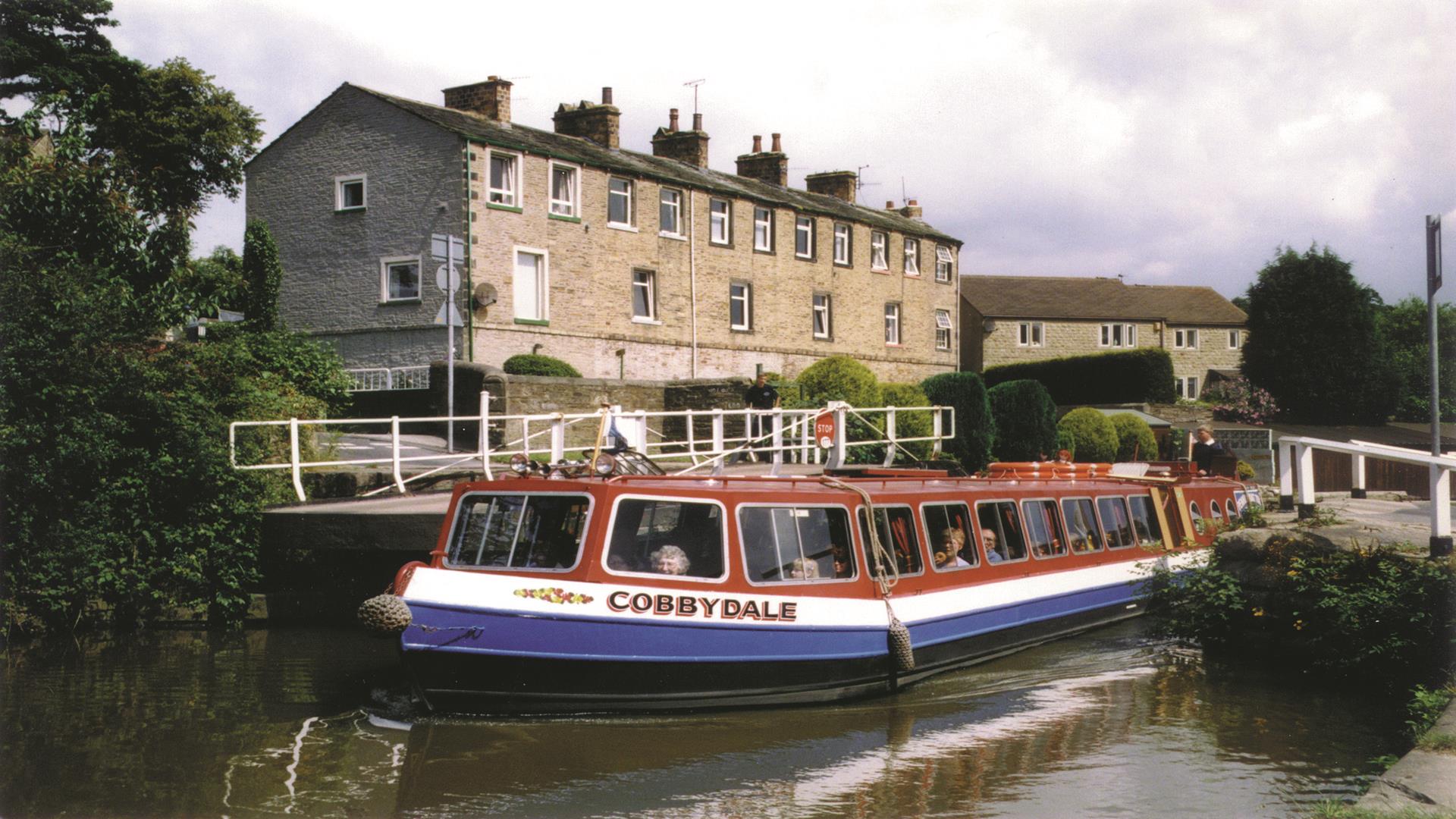 Visit Leeds and Liverpool Canal